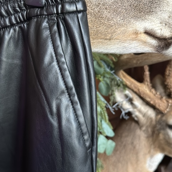 Women’s Gap Black Leather Pant Sz S - Picture 3 of 6